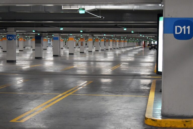 parking-lot-4455362_1280